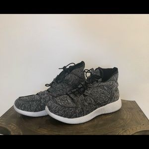 Gravasphere Womans Sneaker